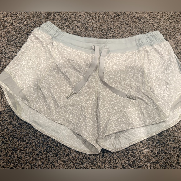 Lululemon hotty hot shorts - Picture 2 of 2